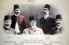 Ahmed Riza, Mohamed Ali pacha Fadil, etc., membres éminents du comité central jeune-turc au lendemain de la Révolution (coll. Michel Paboudjian).