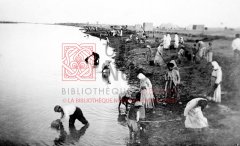Réfugiés de Bakouba arrivé à Nar el-Omar, en 1920 (coll. Bibliothèque Nubar).