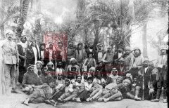 Ce groupe de volontaires, formé de déserteurs arméniens de la IVème armée ottomane et dirigé par Levon Yotneghperian, avait pour mission de récupérer les femmes et les enfants arméniens enlevés ou vendus à des tribus bédouines (coll. Bibliothèque Nubar).